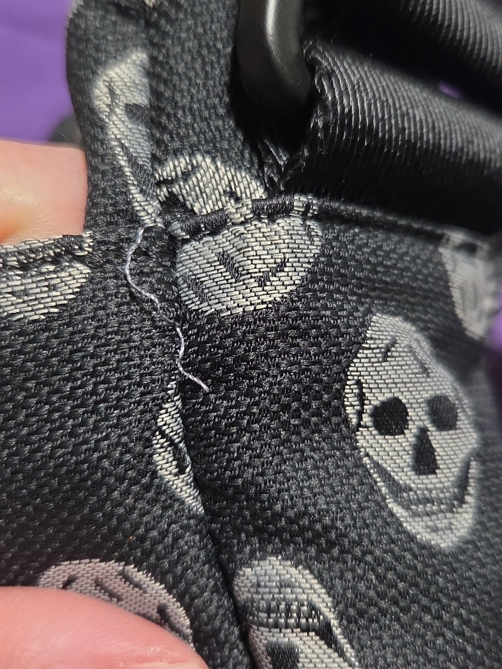Alexander McQueen Black Branded Jacquard Skull Bag - Picture 6 of 6